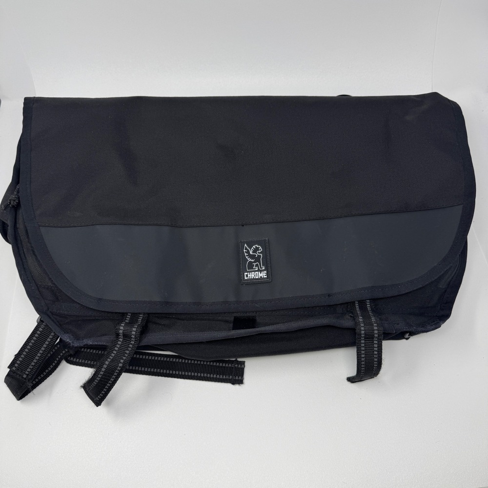 Chrome Industries Citizen Messenger Bag Black Seatbelt Buckle Bike Satchel